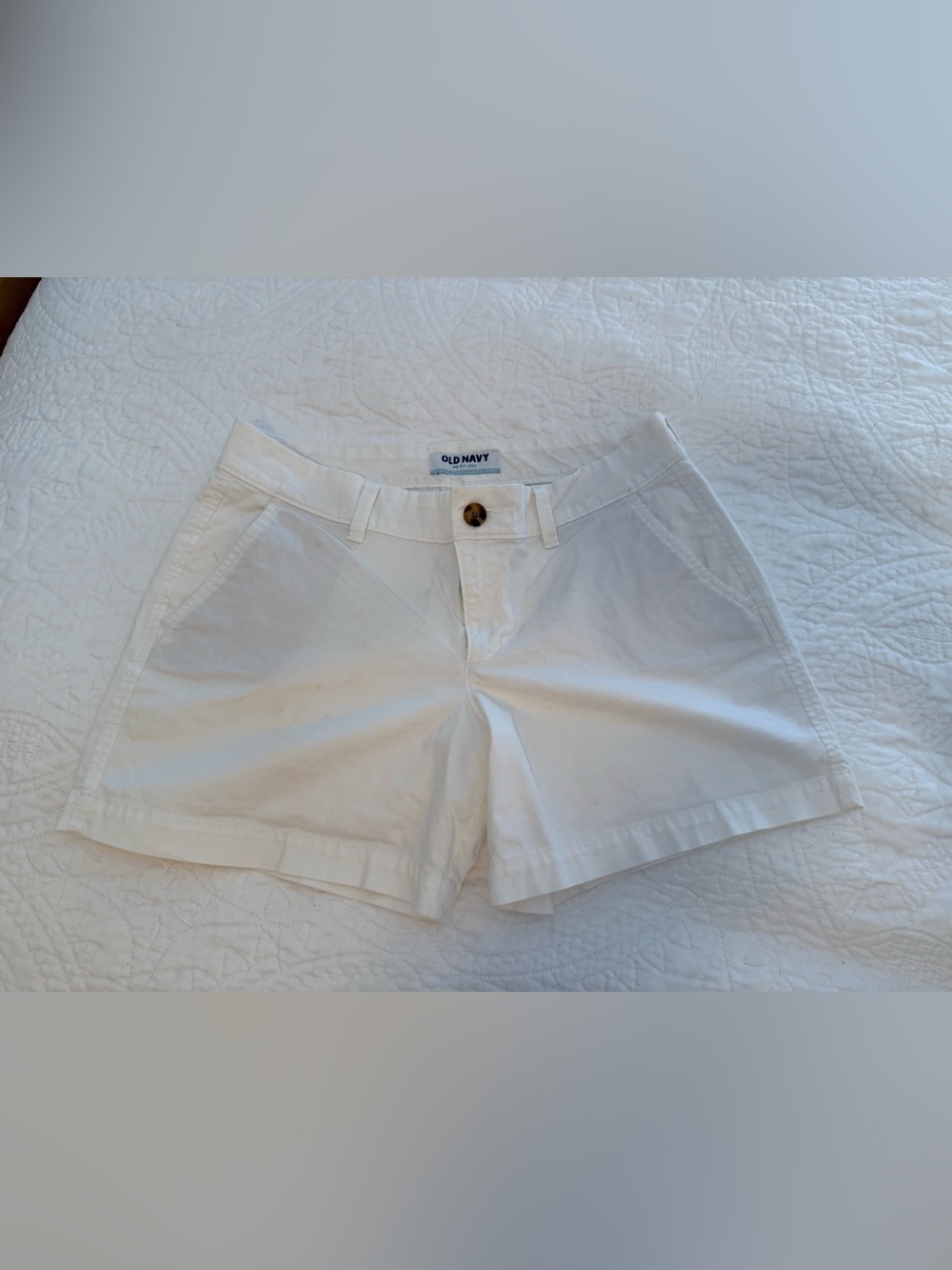 Old Navy White Women's Casual Bermuda Shorts